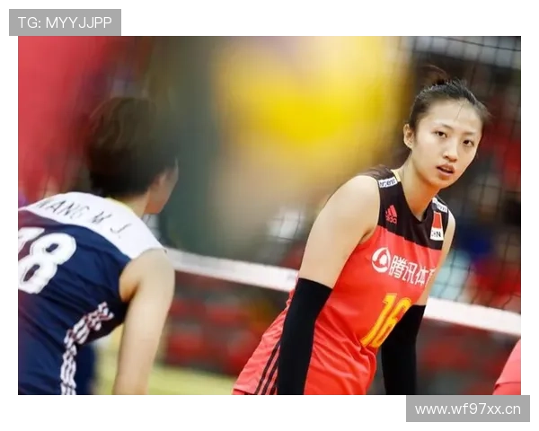 丁霞赛场像教科书，私下旅行照里那双鞋和行李箱把人看懵了