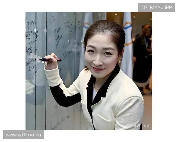 刘诗雯训练室里悄悄的，谁注意到她手机屏保竟然是旅游美照？