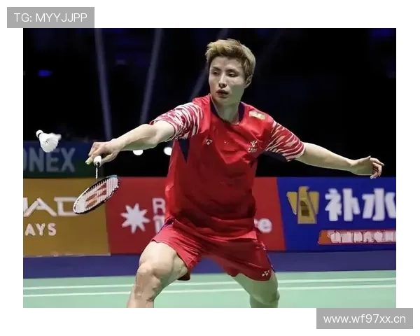 刷到石宇奇发的早餐照，摆盘像小资餐厅，桌上那块表跟羽毛球运动员形象太不搭了