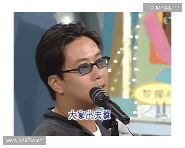 周冠宇家居照太反差：地味睡衣对面是整排名表，我笑趴了