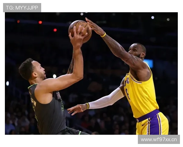 国际篮联三秒规则与NBA区别解析：计秒方式有何不同？